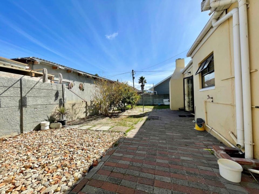 4 Bedroom Property for Sale in Grassy Park Western Cape